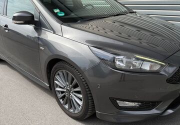 Ford Focus 126.443 km 8.899 &euro; Wuppertal 42285
