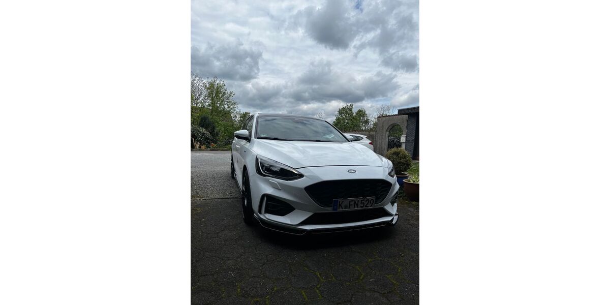 Ford Focus 98.000 km 15.100 &euro; Remscheid 42897