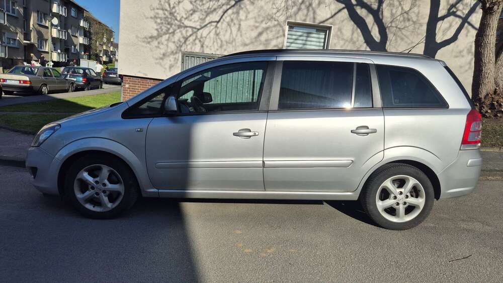 Opel Zafira 183.000 km 5.200 &euro; Hagen 58097