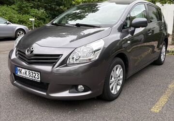 Toyota Corolla Verso 123.926 km 7.599 &euro; Altena 58762