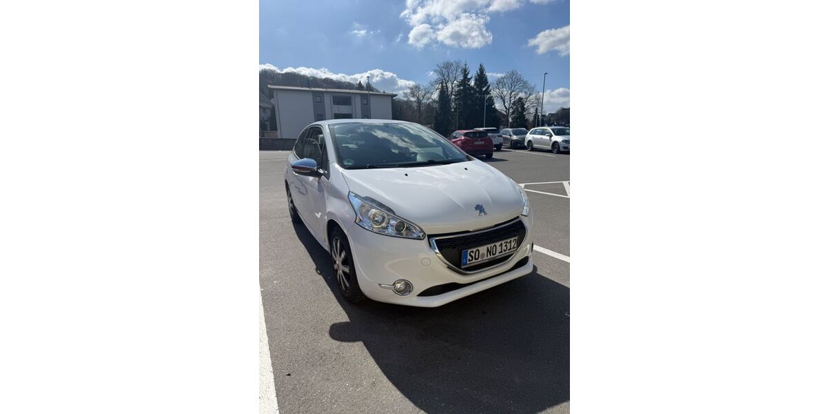 Peugeot 208 152.000 km 4.100 &euro; Bochum 44809