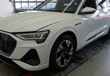 Audi e-tron 43.621 km 40.945 &euro; Hagen 58091